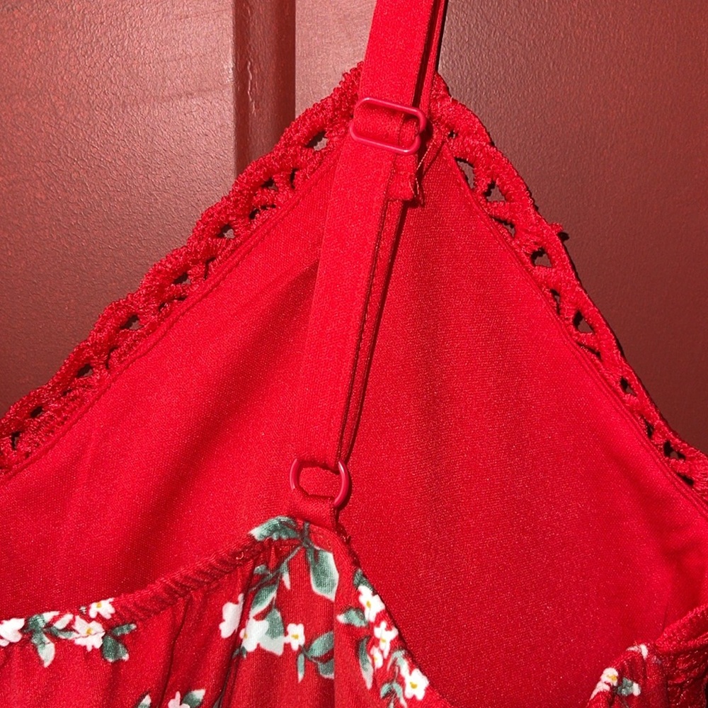 No Boundaries red with white floral top size large - Picture 5 of 6